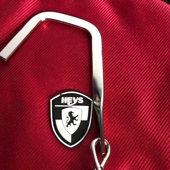 Heye’s pristine toiletry bag in bright red! - Picture 3 of 9